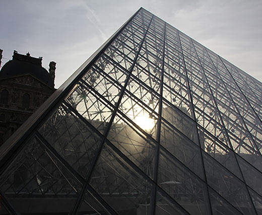 Pyramide am Louvre in Paris